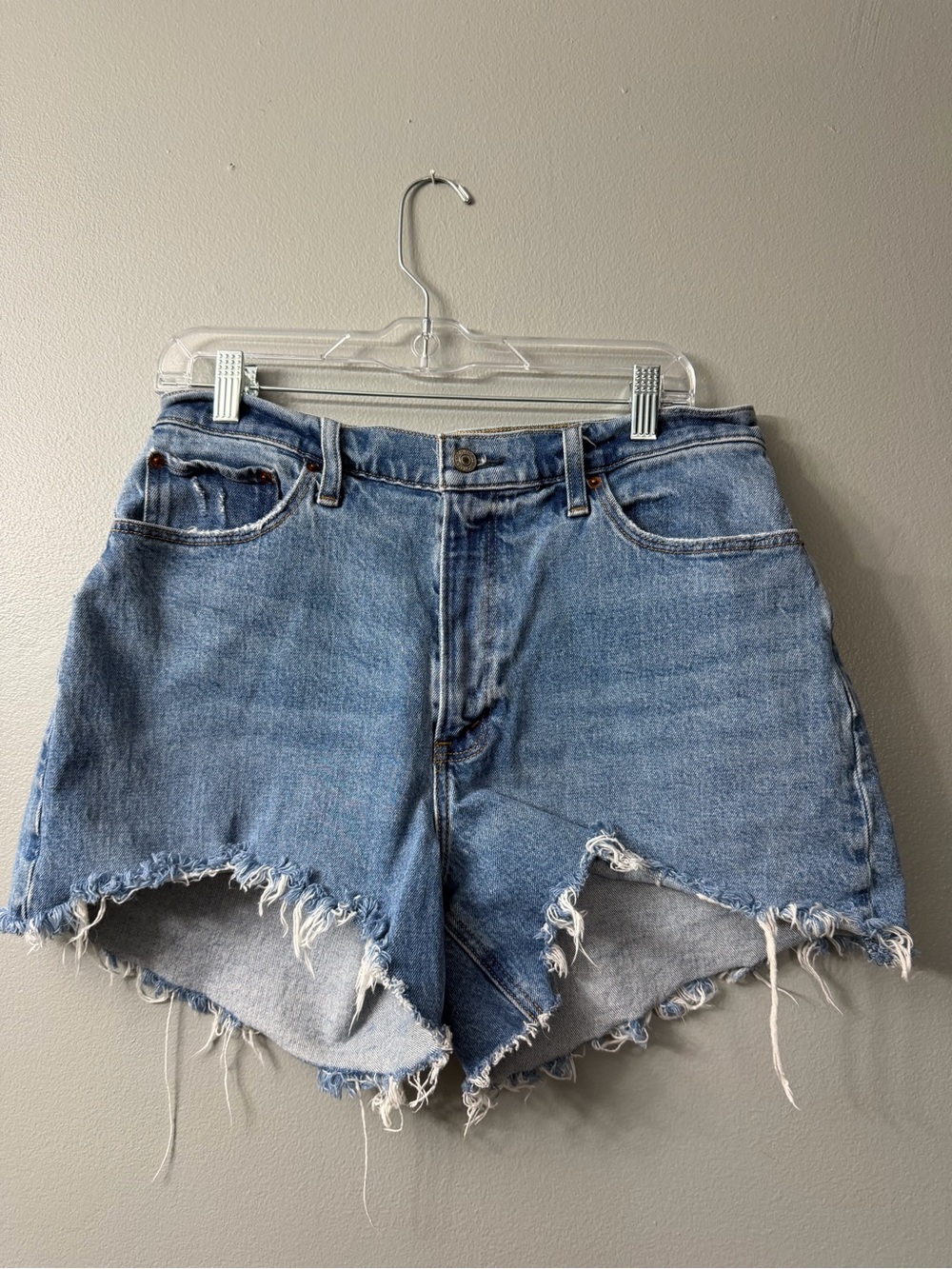 Abercrombie & Fitch 4” mom high rise  High-Waist Denim Shorts - 12